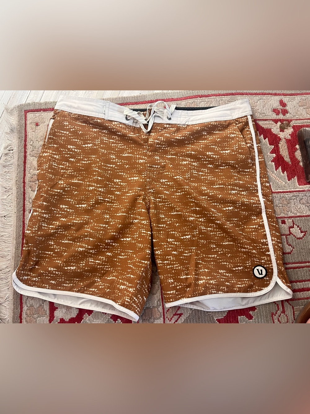 Vuori Men's Printed Hybrid Board Shorts with Scalloped Trim